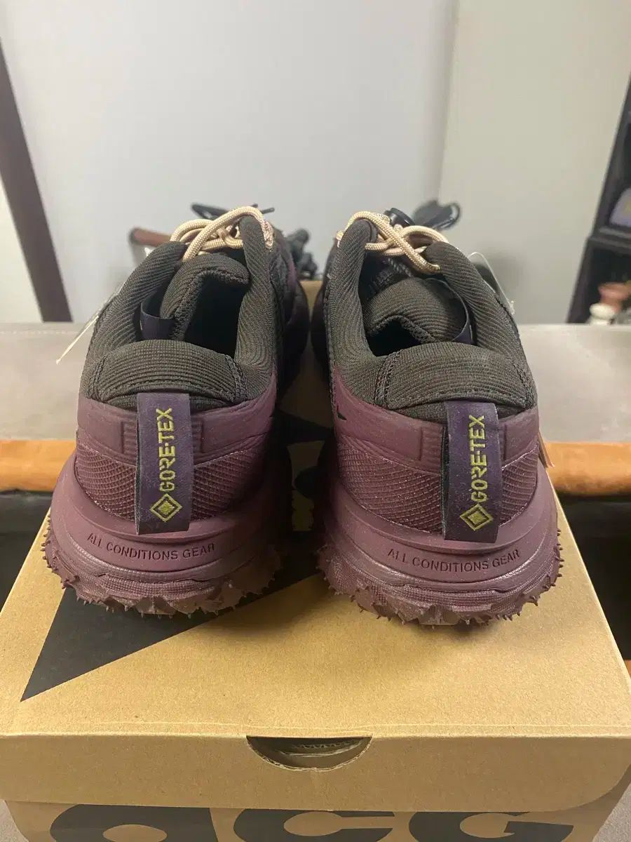 ナイキ ACG ゴアテックス トレイルシューズ ブラック バーガンディ CUAOAR_JP