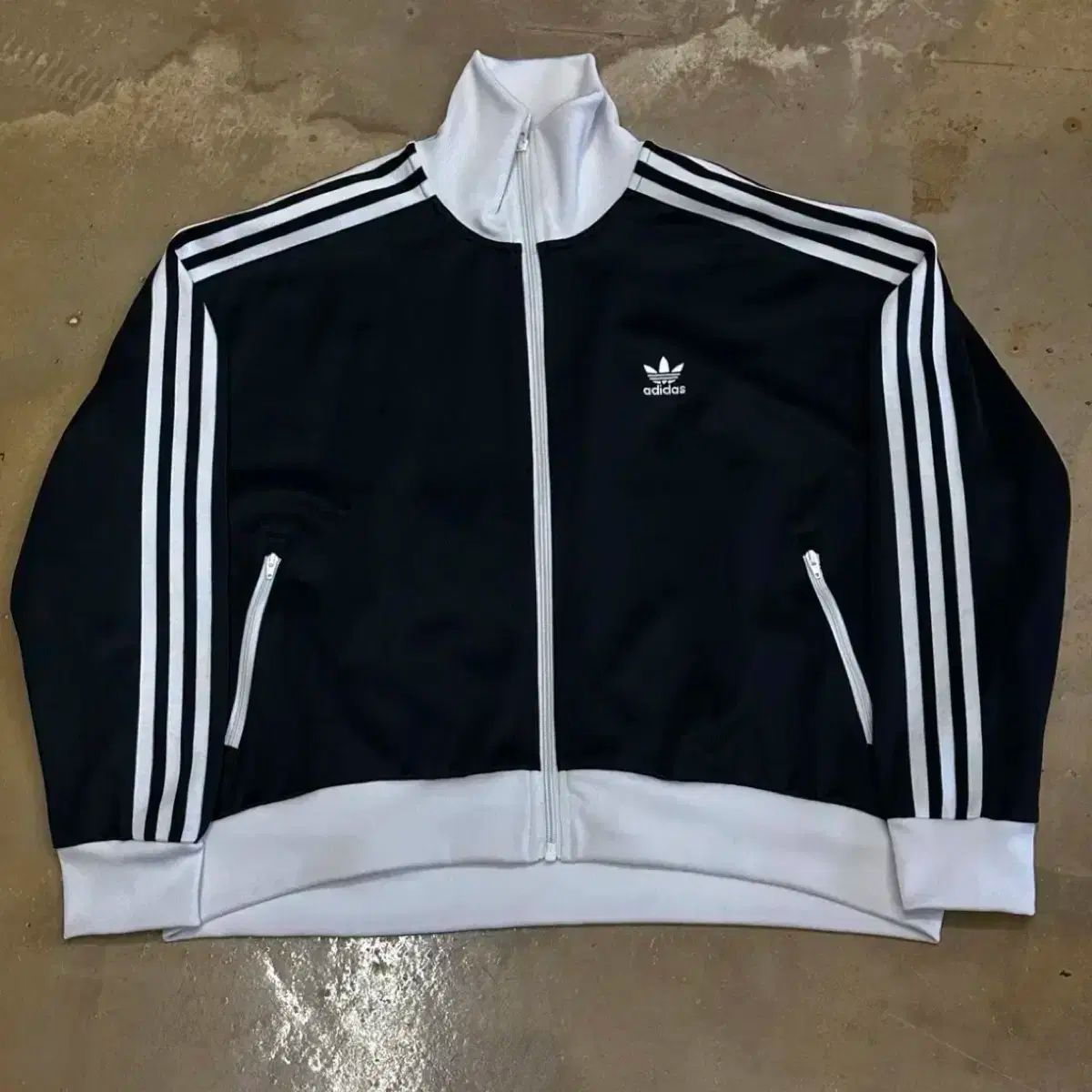 アディダス アディカラー クラシック トラックジャージ
