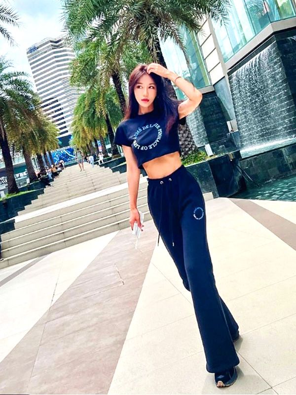 ACME DE LA VIE ADLV アクメドラビ LISA スウェット パンツ レディース CIRCLE LOGO ARTWORK BOOTS CUT TRAINING PANTS BLACKPINK ブラックピンク リサ ADLV-1
