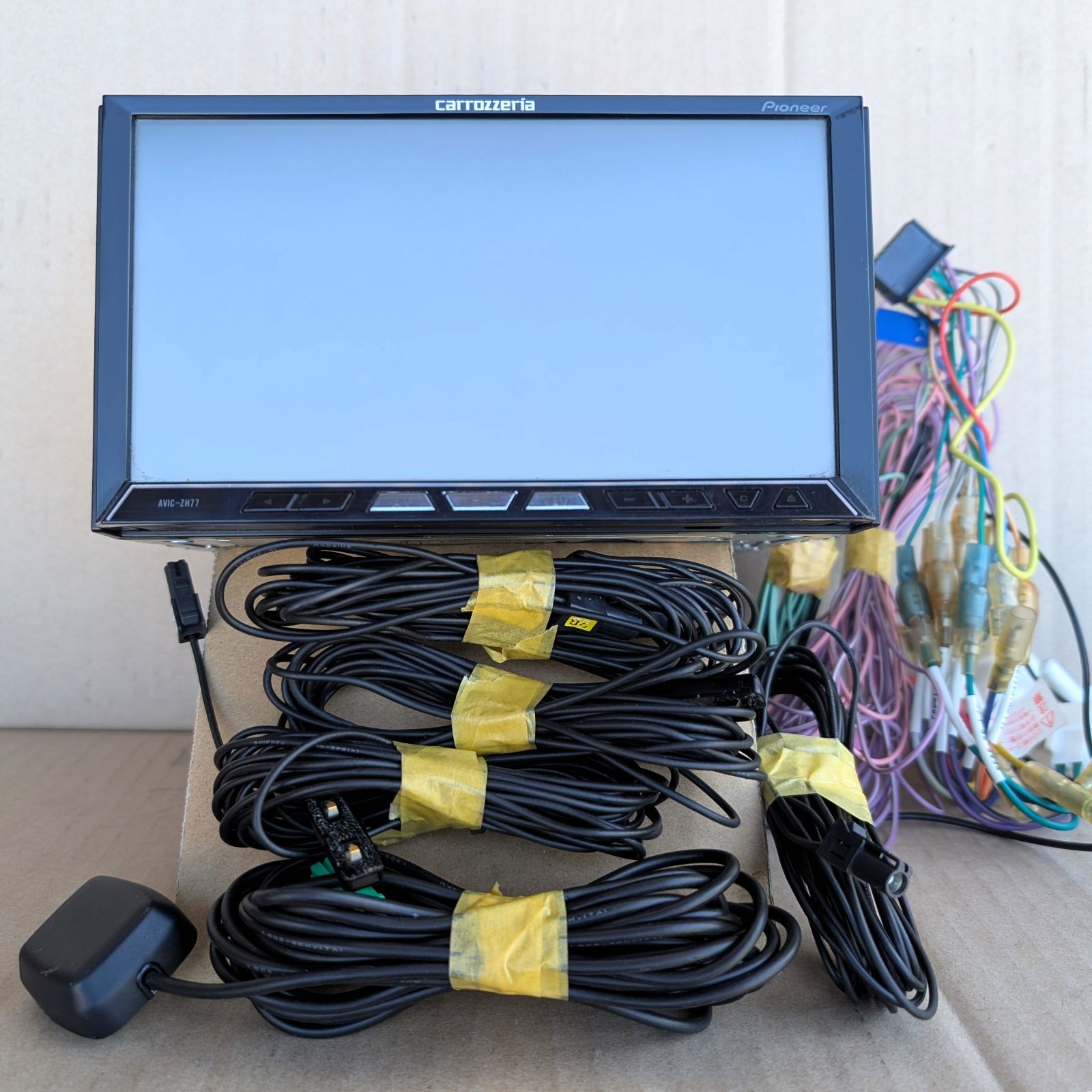 ☆ジャンク品☆カーナビ パイオニア カロッツェリアAVIC-ZH0077 