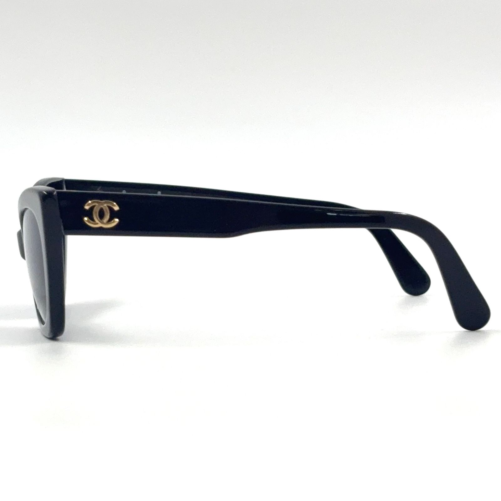 極美品 CHANEL ブラック サングラス ゴールドロゴ c4142-1.jpg