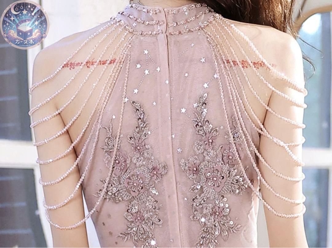 お花に星にオシャレなデザインのロングイブニングドレス .