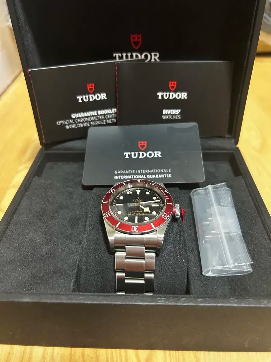 チューダー ブラックベイ バーガンディ 41mm