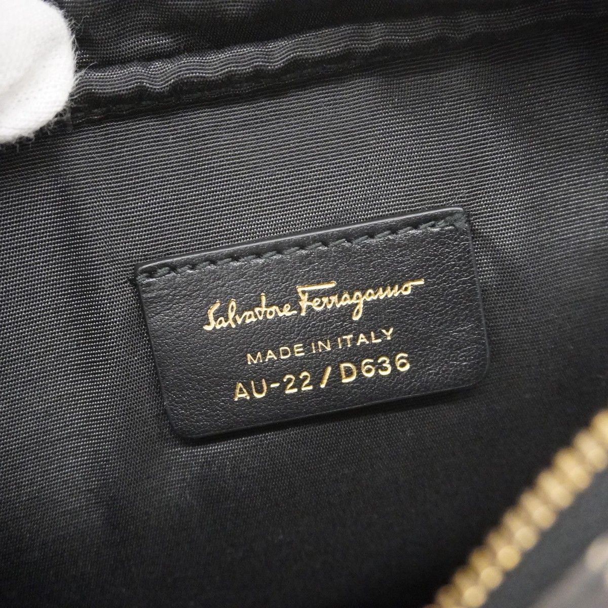 ☆SALE【5ib2561-h】サルヴァトーレフェラガモ ポーチ ガンチーニ  