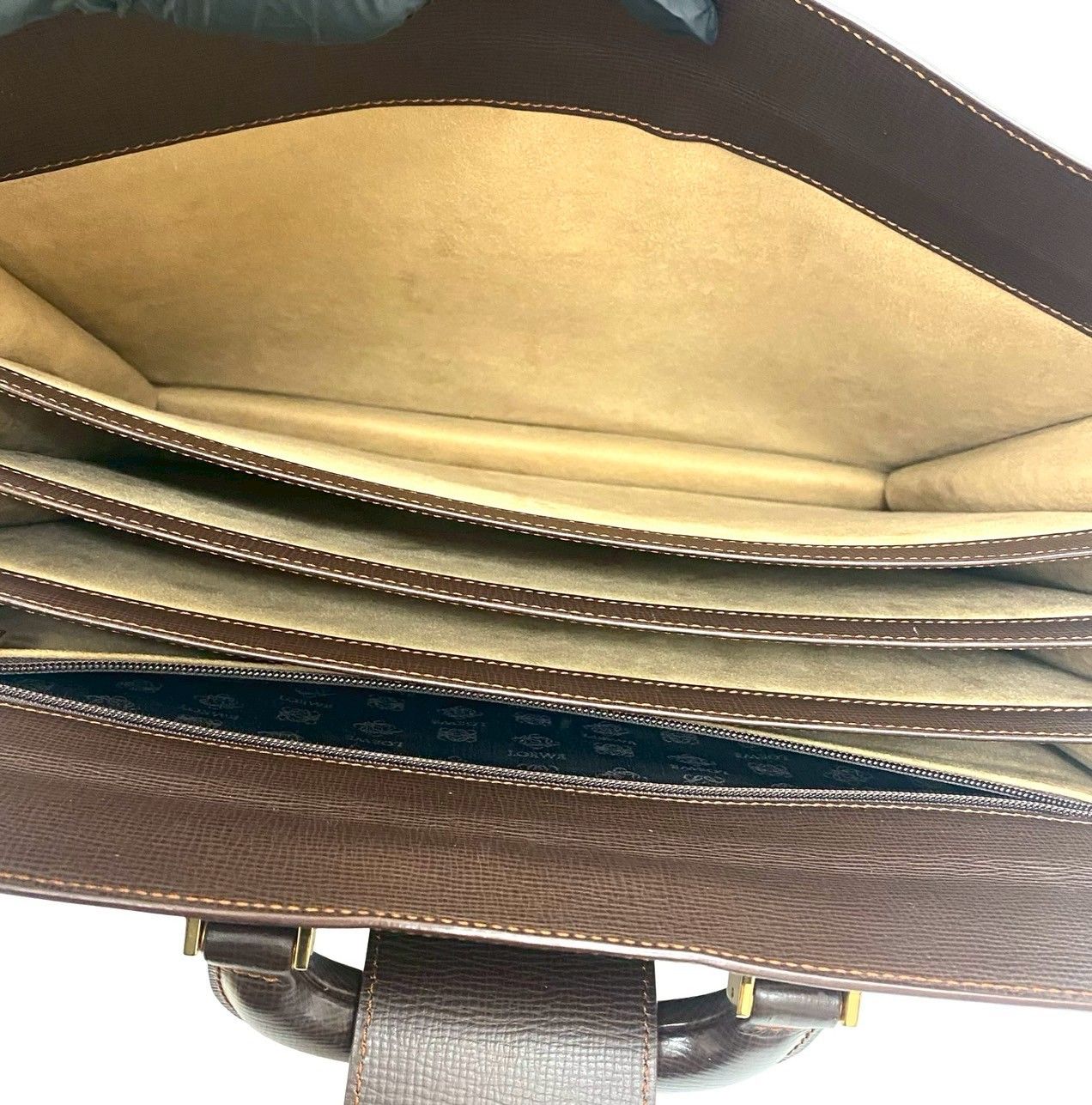 極 美品 LOEWE ロエベ アナグラム 型押し ロゴ レザー 本革