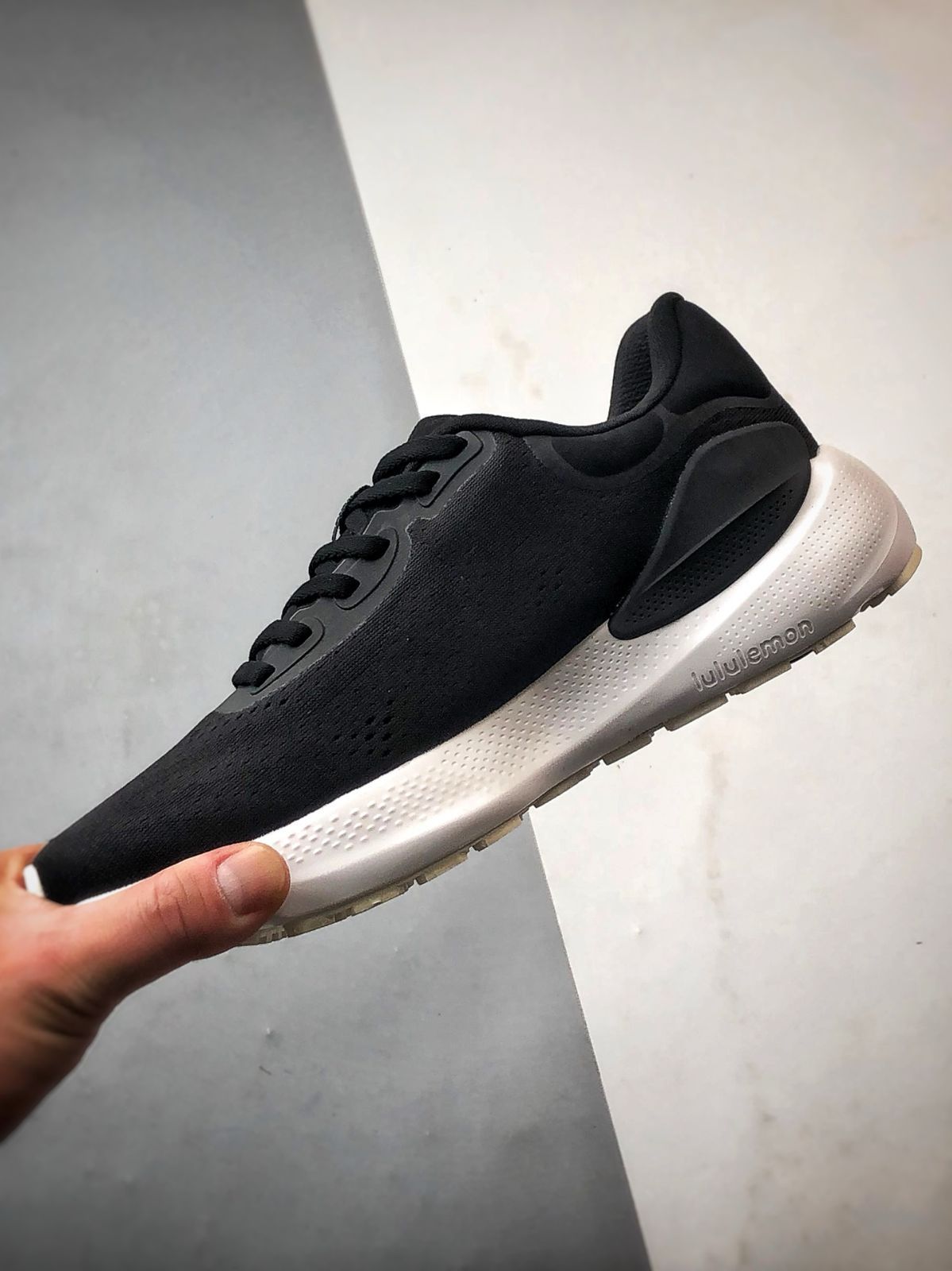 Lululemon Beyonfeel ブラック快適 衝撃吸収ロートップトレーニング 