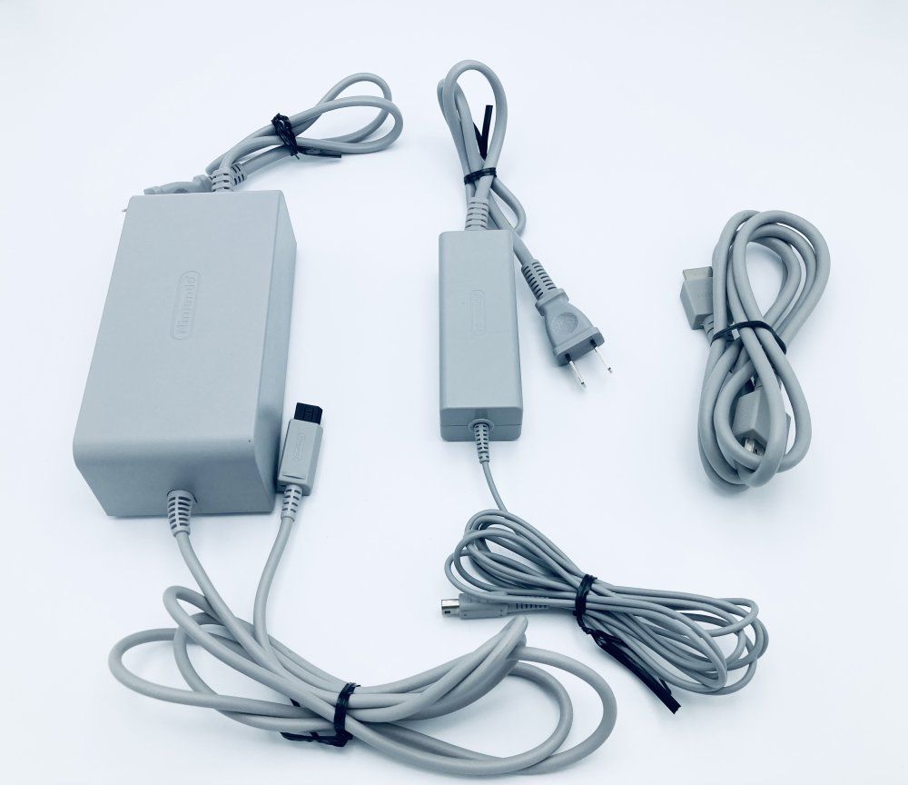Wii U すぐに遊べるファミリープレミアムセット+Wii Fit U（シロ）/ Amazon.com: Wii U すぐに遊べるファミリープレミアムセット(シロ)