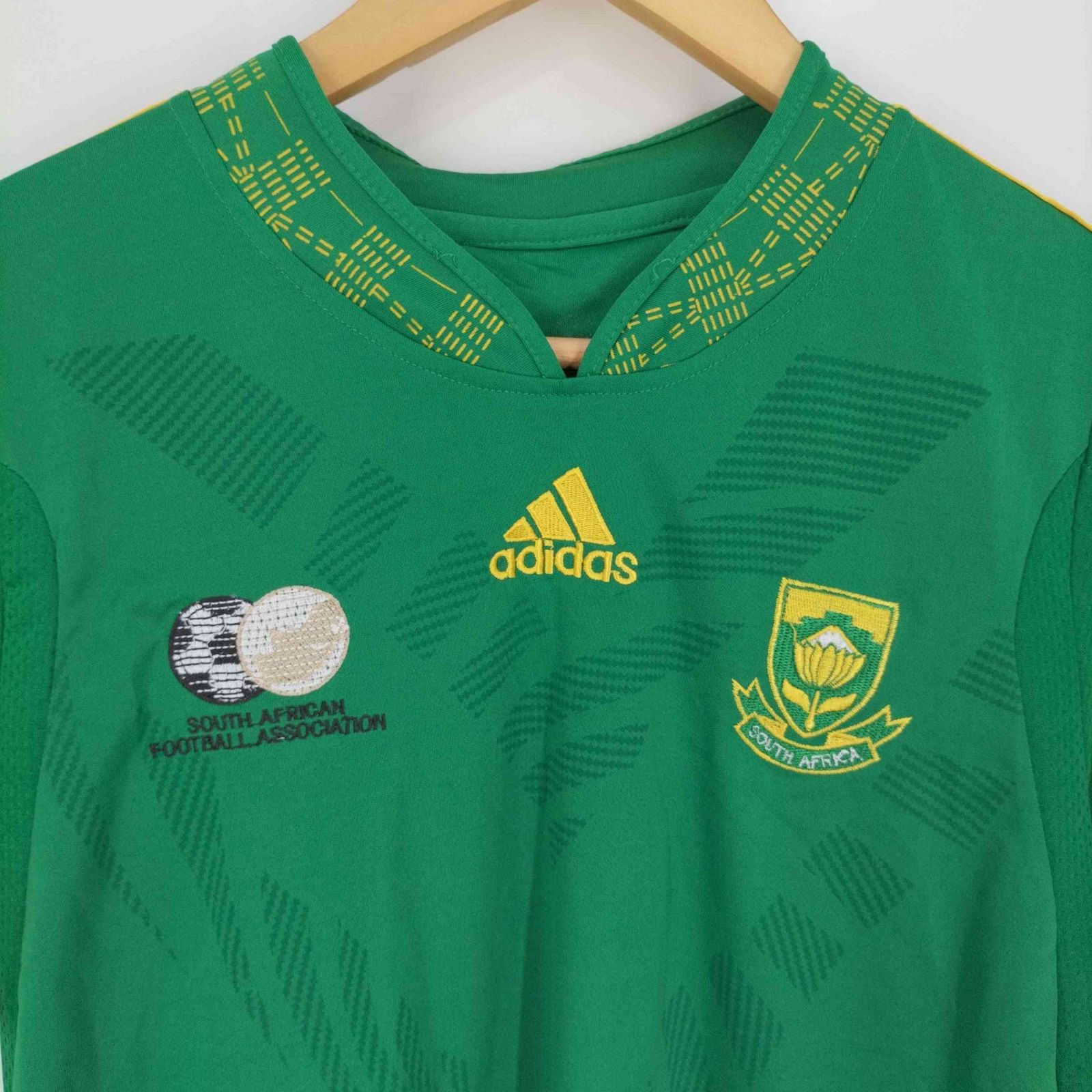 アディダス adidas センターロゴ刺繍 サッカーユニフォーム