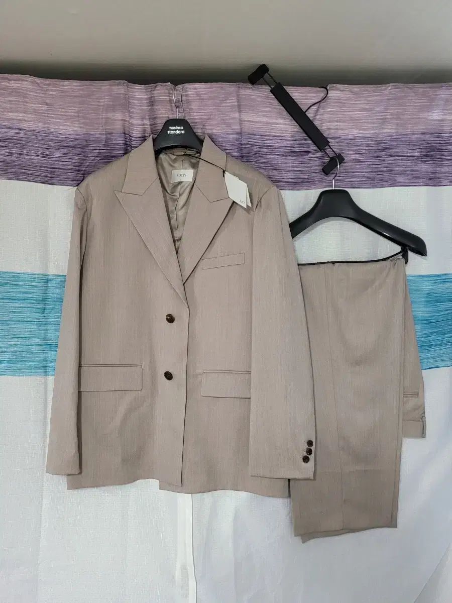 【雷市場（ポンジャン）商品韓国直送】 新品/スーツ/セットアップ L マイルド ウール シングル ブレザー ツータック スラックス ベージュ