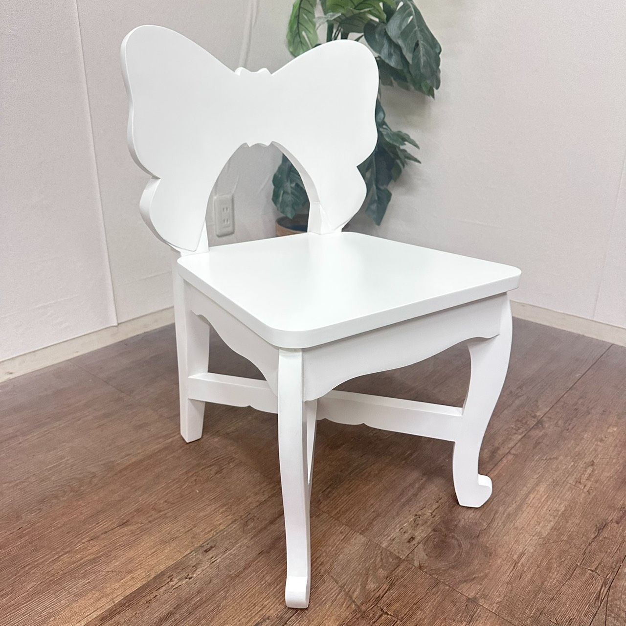 E 【新品】 ヨーロピアン調 白家具 チェアー リボンデザイン 1脚 FF16476