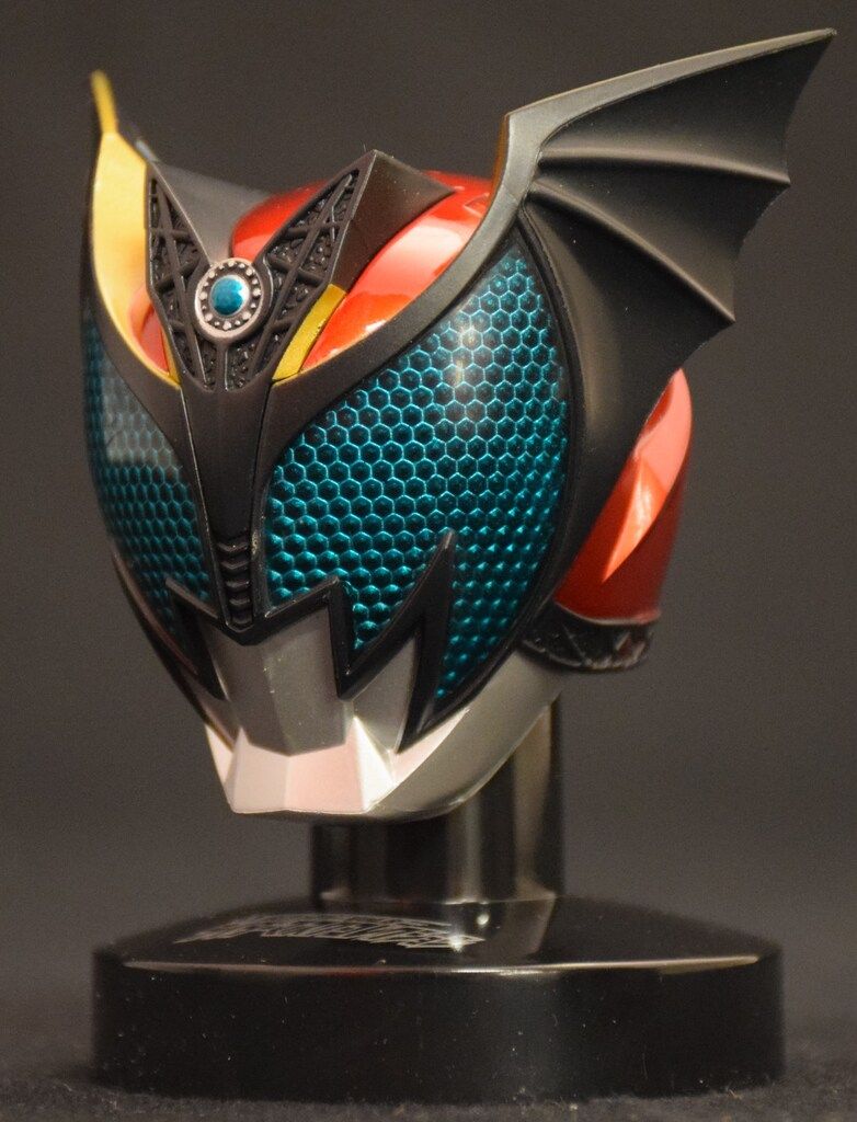仮面ライダー ライダーマスクコレクション Vol.8  「 仮面ライダー ダークキバ 」　（ ノーマル台座 ）　単品 Amazon.co.jp: 仮面ライダー ライダーマスクコレクション Vol.8