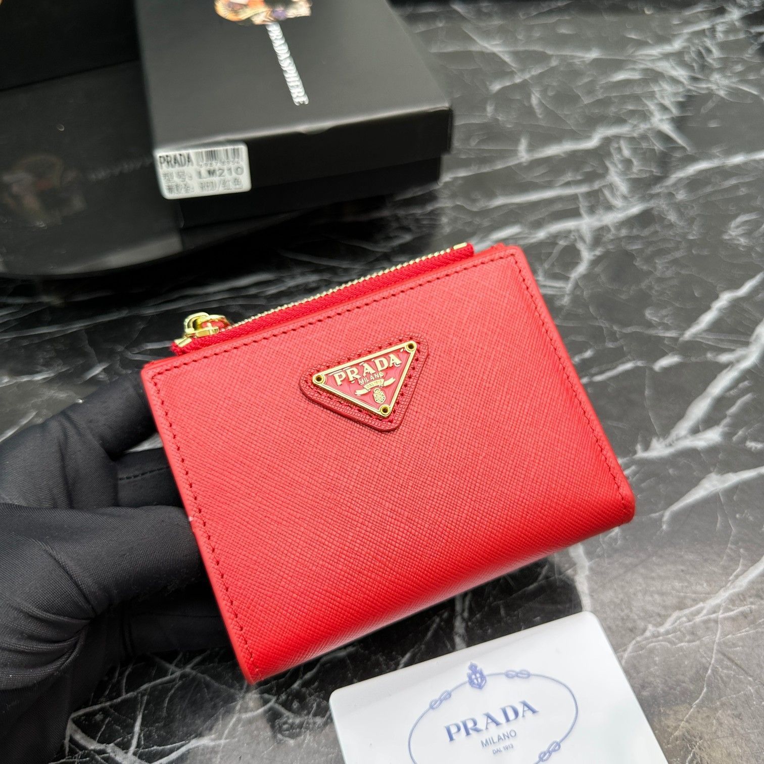 新品未使用】プラダ（Prada）二つ折り財布 レッド - メルカリ