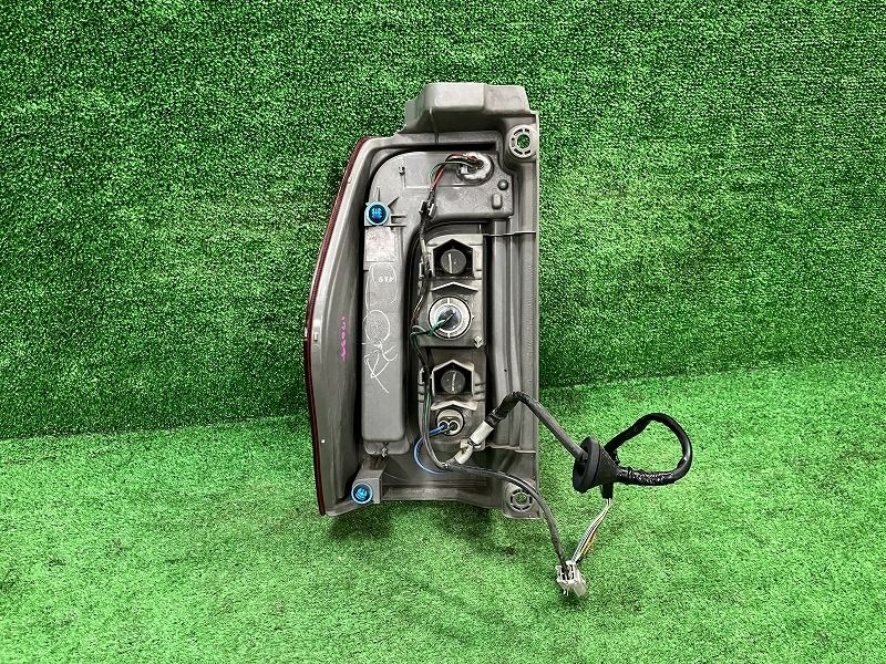 タント LA610S 右テールランプ テールライト ウェルカムシートX SA2 コイト 220-51391 81551-B2350 R67