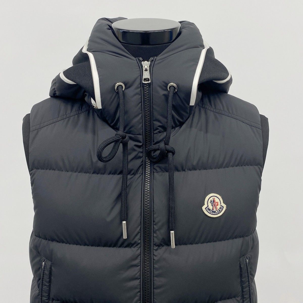 モンクレール ダウンベスト