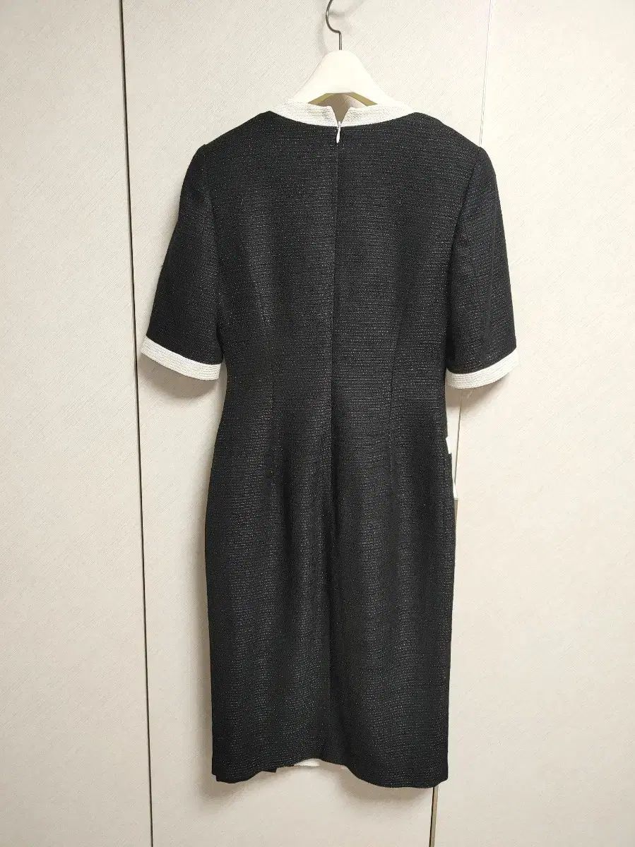 ブローチ ツイードワンピース