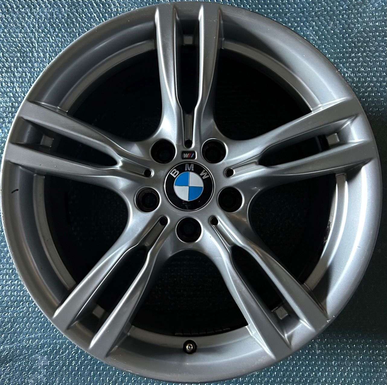 BMW 3シリーズ F30, F31 純正 18インチ ホイール4本 8/8.5J +34/47 PCD120 ハブ径約73 No.493 - メルカリ