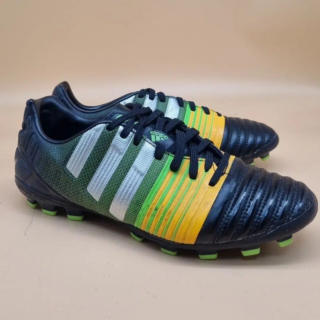 美中古 アディダス プレデター ナイトロチャージ サッカー シューズ adidas(アディダス) ナイトロチャージ サッカーシューズ 250