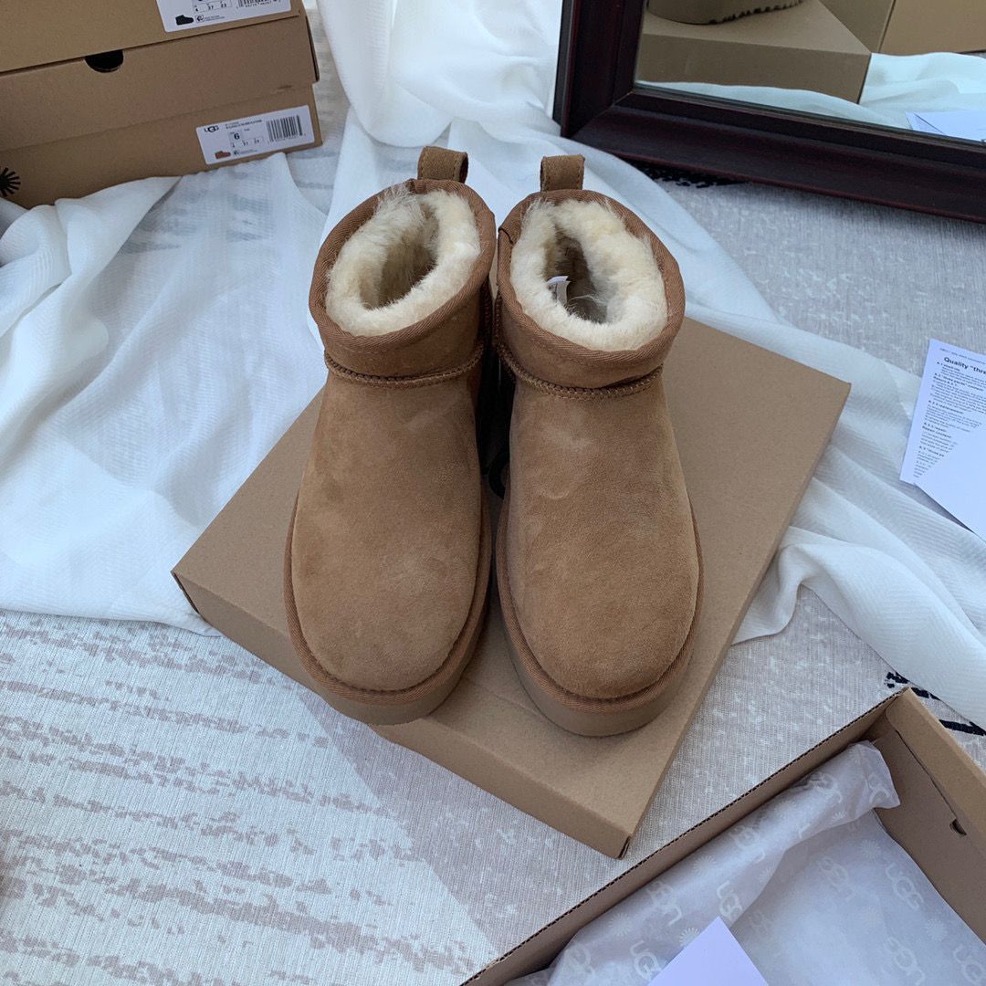 新品、UGG CLASSIC ULTRA MINI アグ 厚底 ブーツ クラッシック