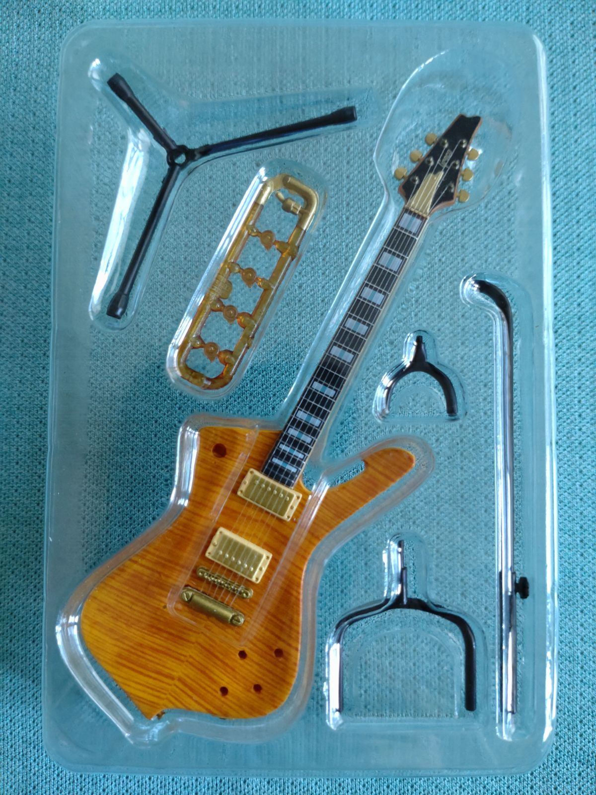 GRECO ミラージュ M-150 TGD ～THE GUITAR LEGEND by Zemaitis ＆ Greco～ 1/8スケール  公式ギターフィギュア ☆ゼマイティスギターコレクション ☆ポールスタンレー ☆アイスマン ☆ギターフィギュア - メルカリ