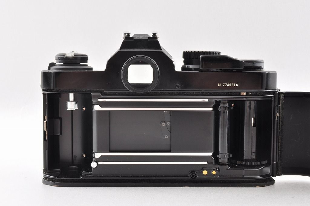 新商品続々。 Nikon ニコン New FM2 ブラック 後期型 S N 774xxxx 35mm フィルム一眼レフカメラ Ai-S Zoom-NIKKOR 35-70mm レンズセット ハードな