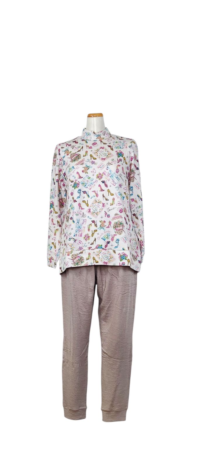 【新作数量】 鴨居羊子パジャマ TUNIC 秋物 長袖パジャマ モックネック ピーチ起毛ハーピーヒール 43406 ベージュ色 絶対お買い得！