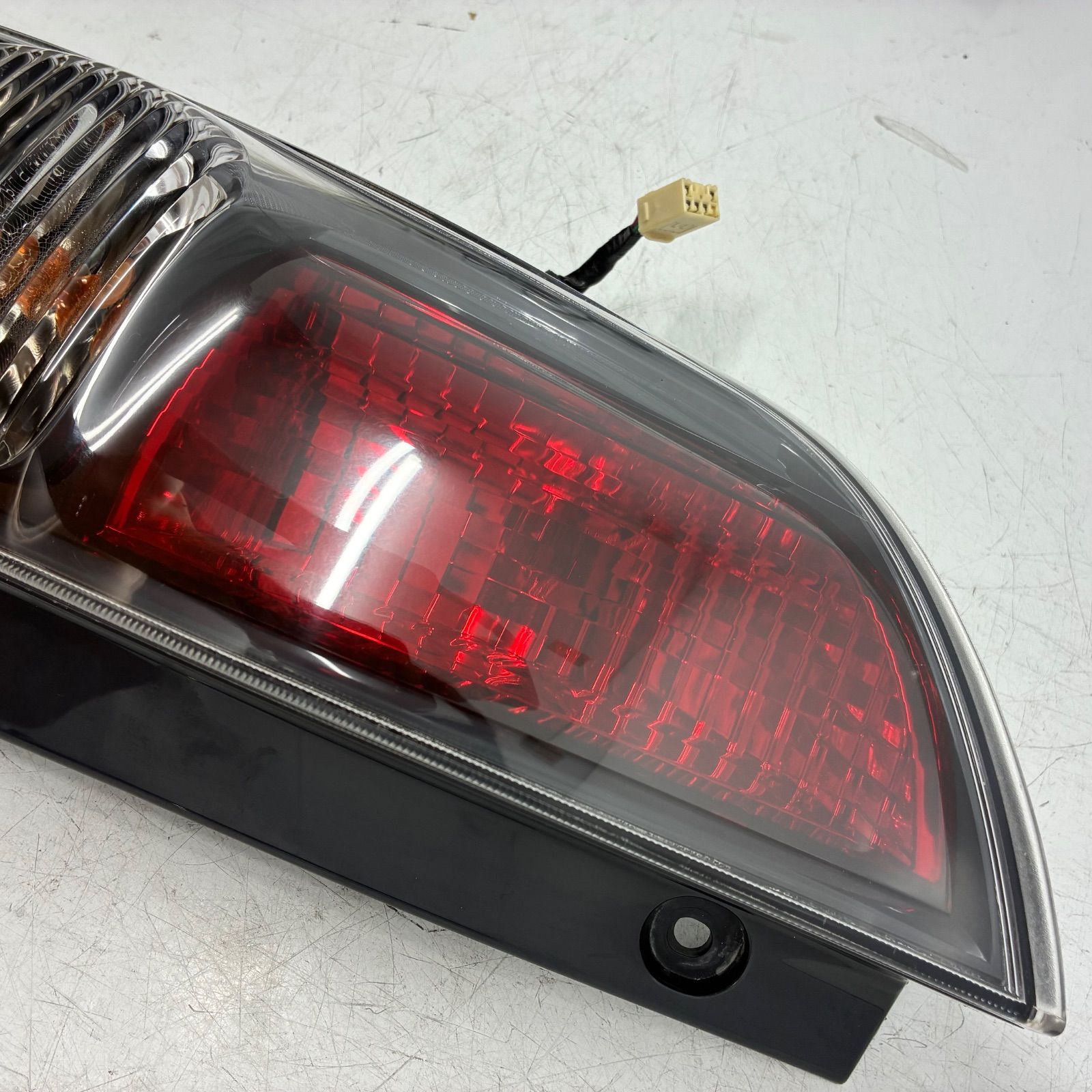 Y 良品【コーティング済】トヨタ KGC10 KGC15 パッソ レーシー テール