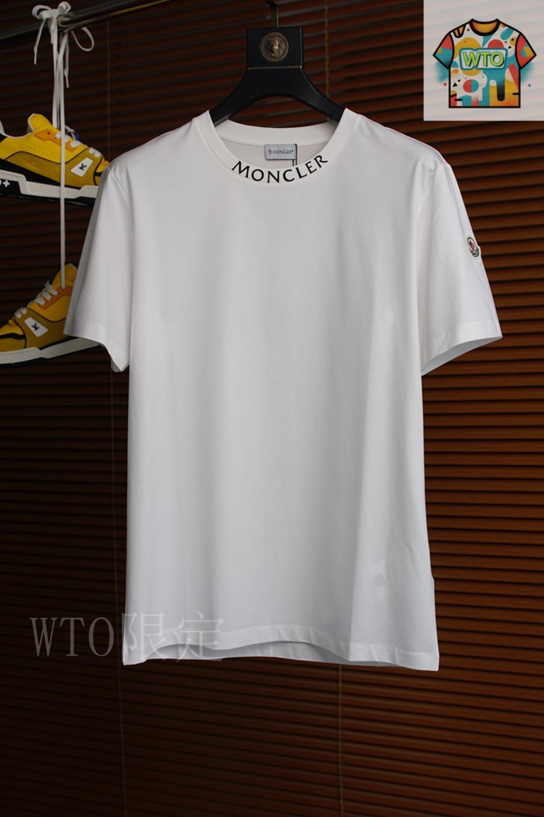 美品 国内正規品 モンクレール ロゴ Tシャツ　S MONCLER (モンクレール) クラシックロゴ クルーネック 半袖 T