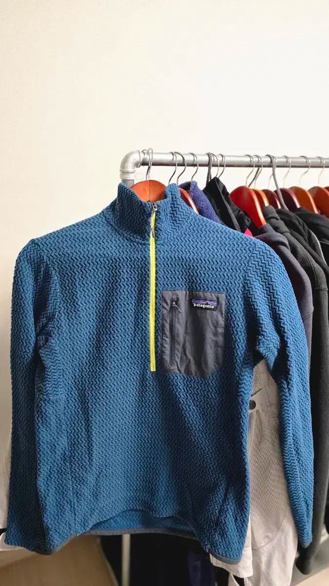patagonia パタゴニア R1 エアジップネック XS