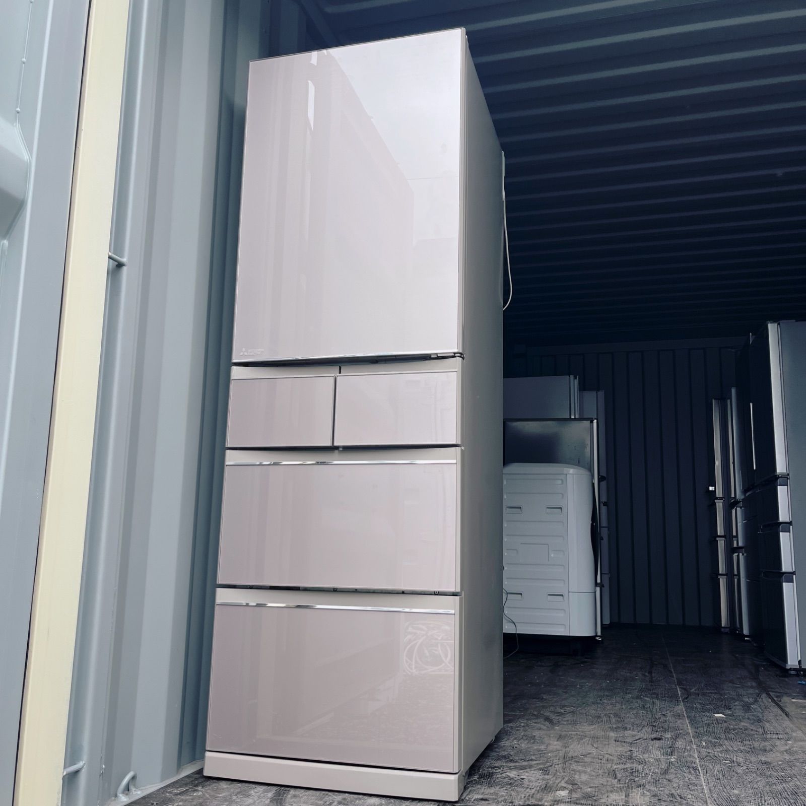 三菱ワイドチルドルーム搭載高性能ラベンダーピンク5ドア冷蔵庫