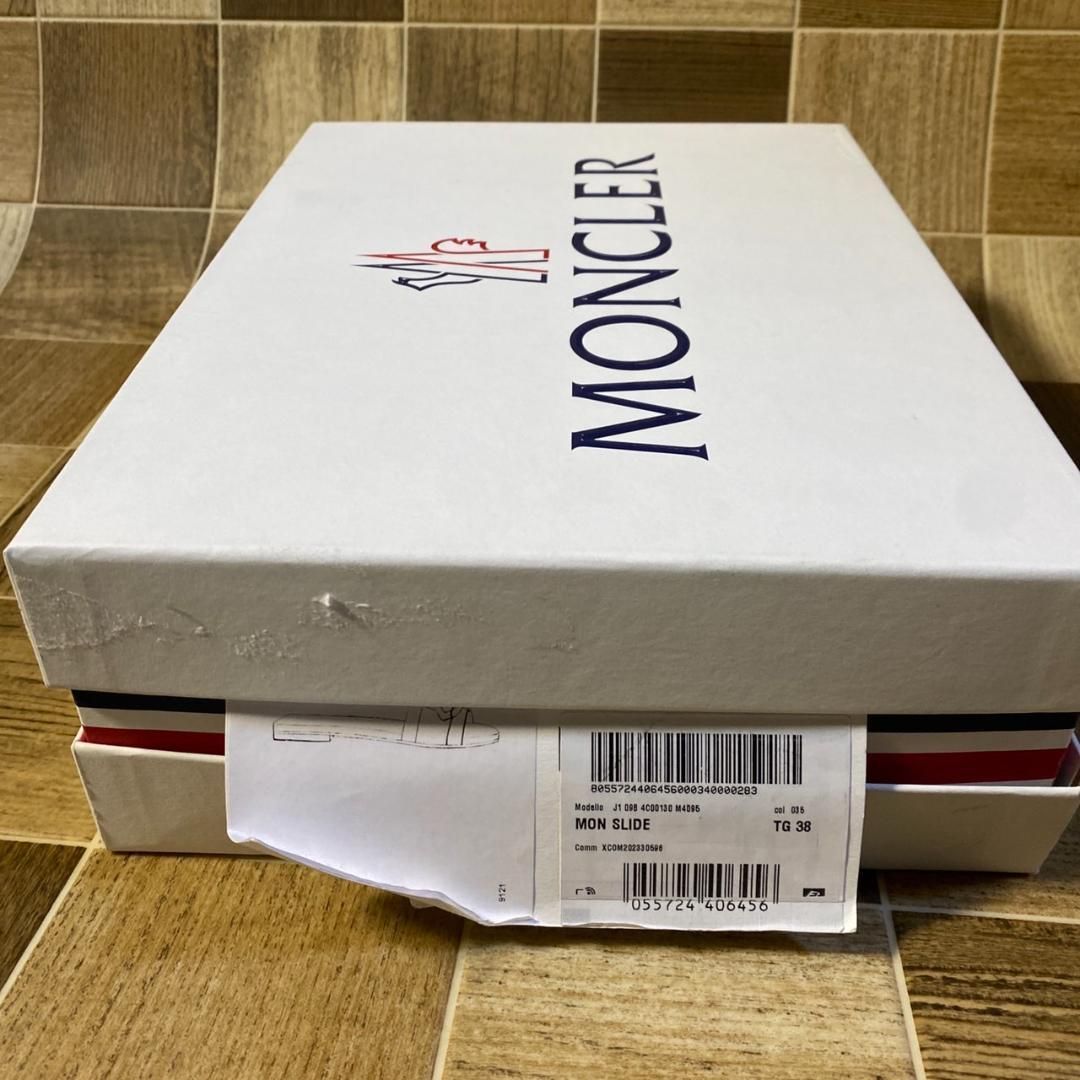 MONCLER ホワイト スライドサンダル 箱付き monc4284c00040-s.jpg