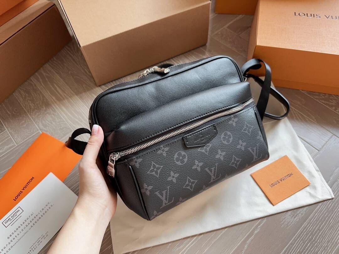 Louis Vuitton ルイヴィトン メンズ ショルダーバッグ