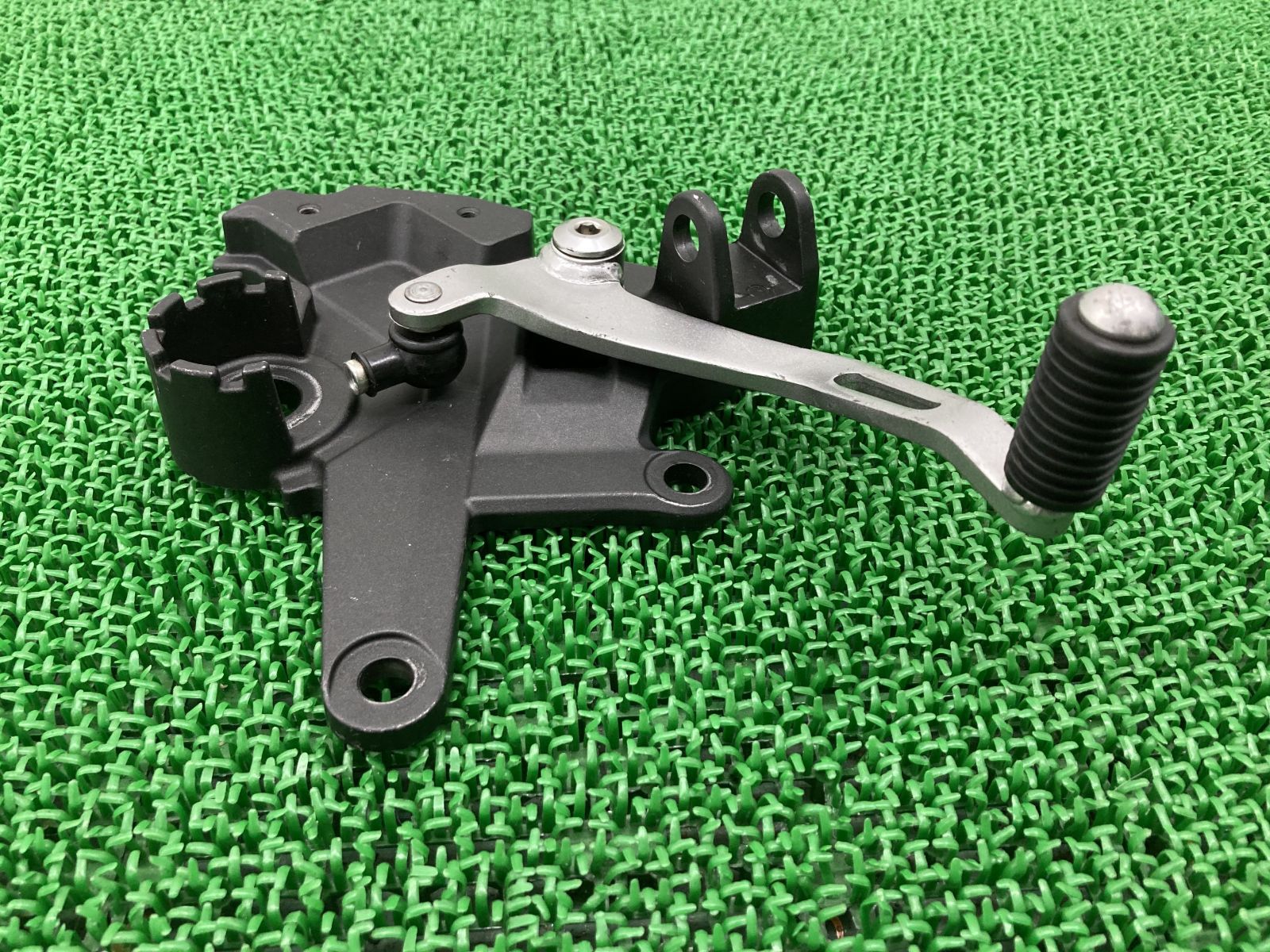 Z650RS ステップホルダー 左 1348 カワサキ 純正 中古 バイク 部品