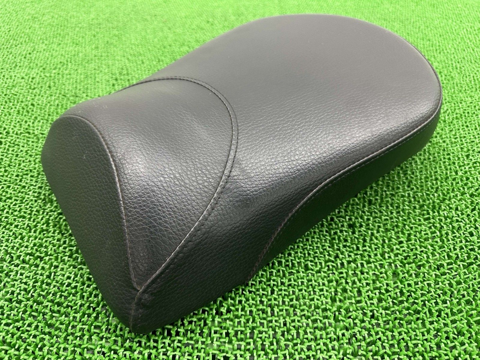 VLR1800 タンデムシート 22H スズキ 純正 バイク 部品 リアシート パッセンジャーシート ピリオンシート 破れ無し 品薄 rG