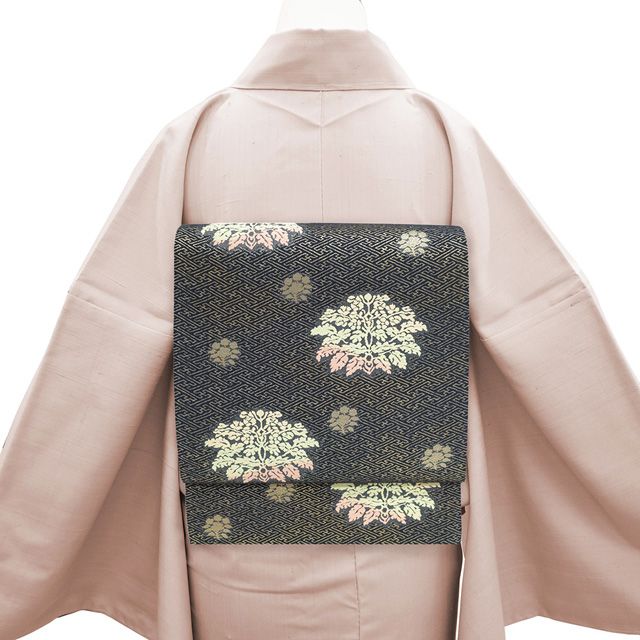新古品 袋帯 ♥ 正絹 京都 西陣 祝絹 まほろば 皇室御使用 伊予絹糸 制作 高田倭男 金糸 黒グレー 天平唐花文錦 紗綾型 セミフォーマル 春 秋 冬 袋帯 仕立て上がり みやがわ sb54631