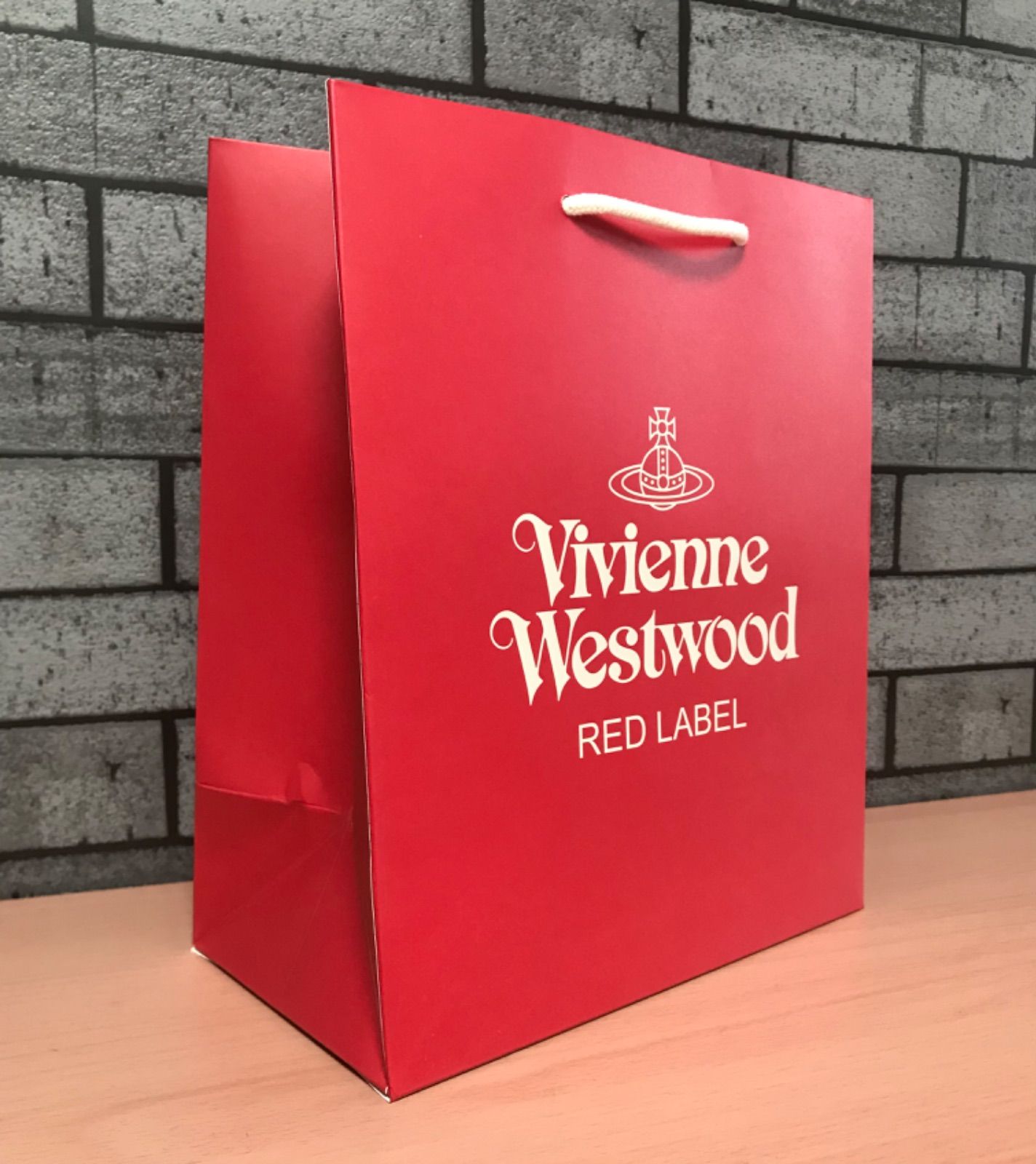 大人気✨️ショッパー付き】新品 Vivienne Westwood エナメル 赤 2025