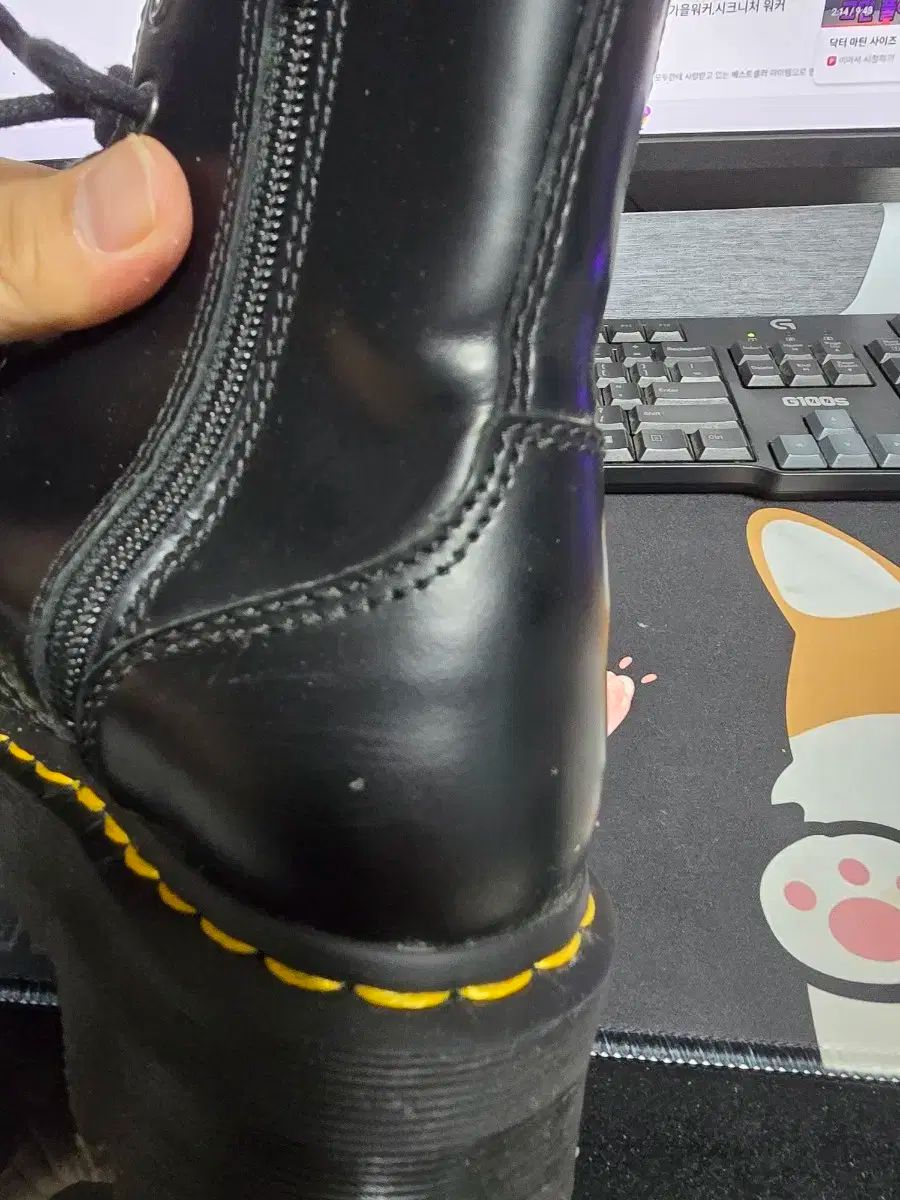 DR. MARTENS