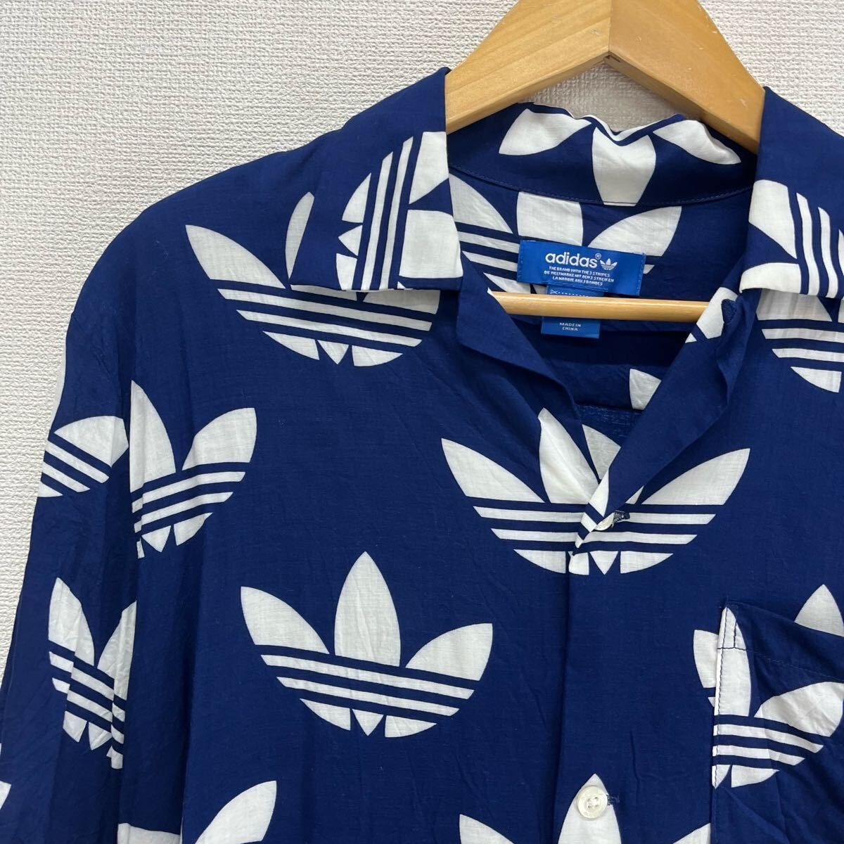 アディダス NIGO アロハシャツ XO トレフォイル 総柄 ネイビー 25周年 アディダス originals by NIGO アロハシャツ XO ネイビー - メルカリ