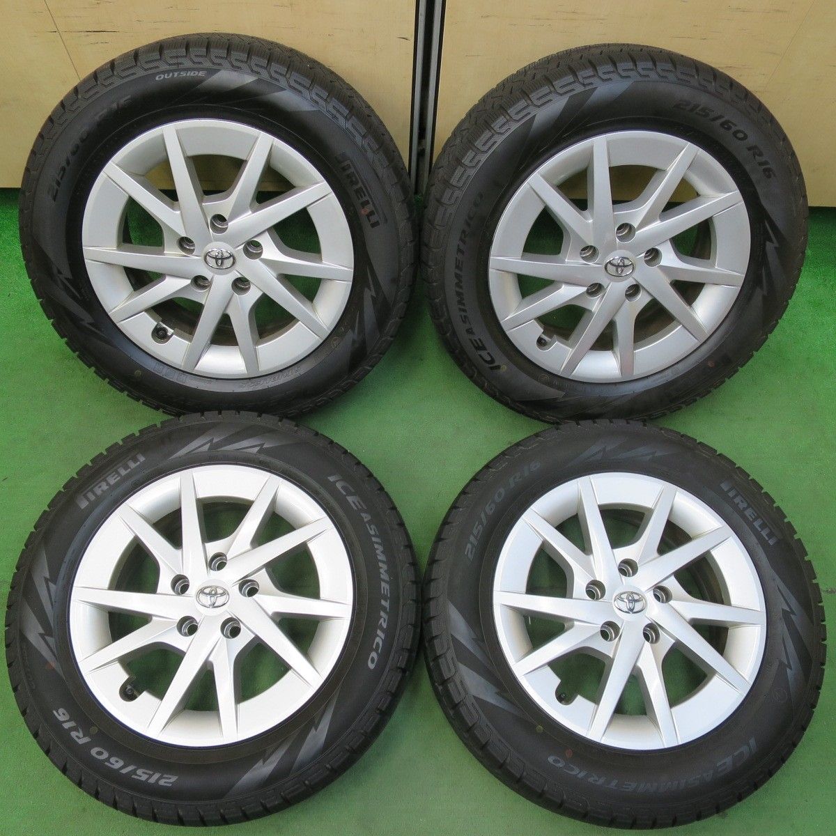 [送料無料] バリ溝！キレイ！9.5分トヨタ プリウスα 純正 215/60R16 スタッドレス ピレリ アイスアシンメトリコ 16インチ PCD114.3/5H5021502イス