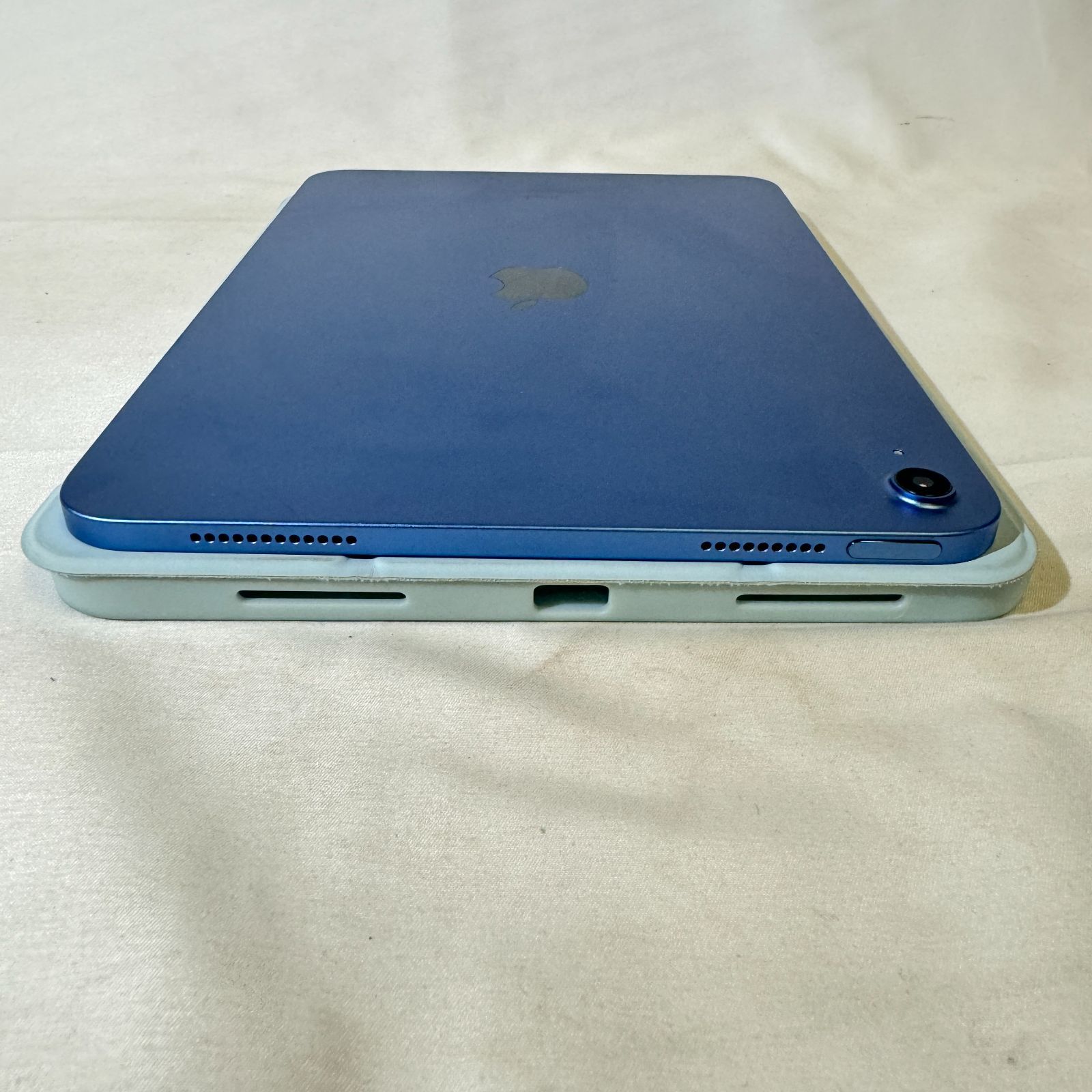 iPad 10世代 256GB ブルー Wi-Fi ケース付 - メルカリ