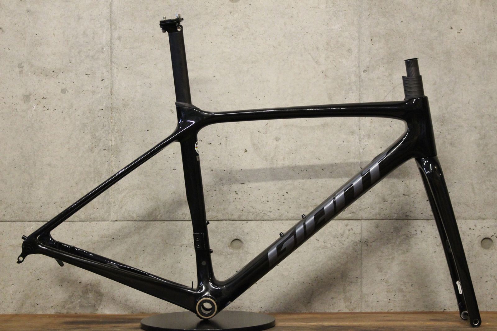 ジャイアント GIANT TCR ADVANCED2 DISC KOM 2025年モデル Sサイズ カーボン フレームセット 福岡店