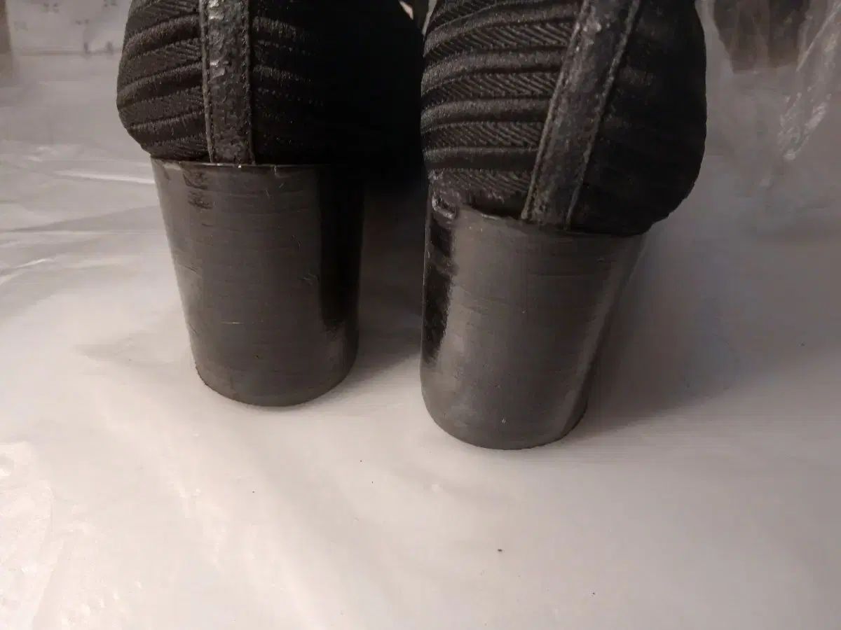 ラグジュアリー ヒール靴 23.5センチ 良好 非常に良好 9万