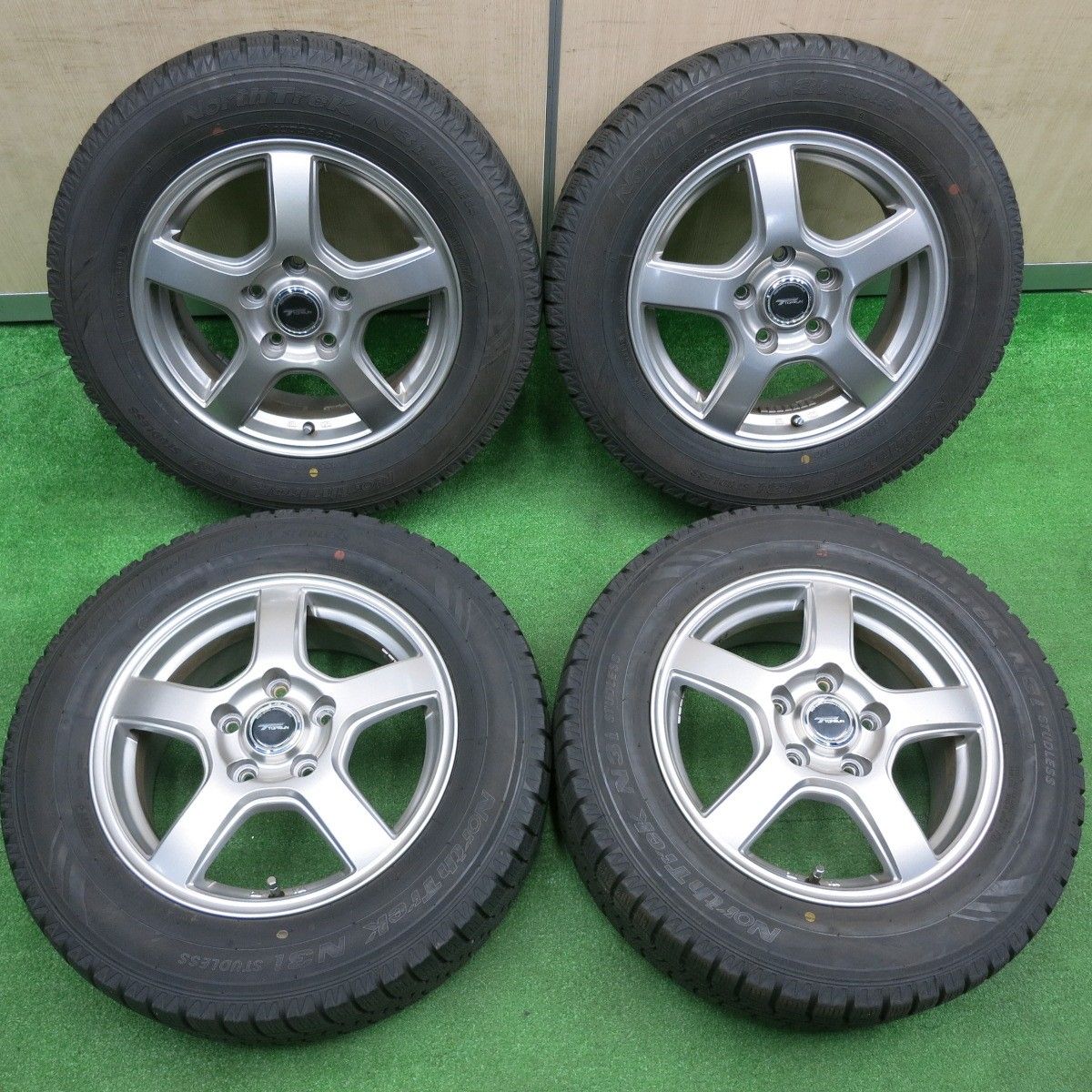 送料無料] バリ溝！キレイ！9.5分☆スタッドレス 195/65R15 オートバックス ノーストレック N3i TOPRUN トップラン 15インチ  PCD114.3/5H☆4120616TNス - メルカリ