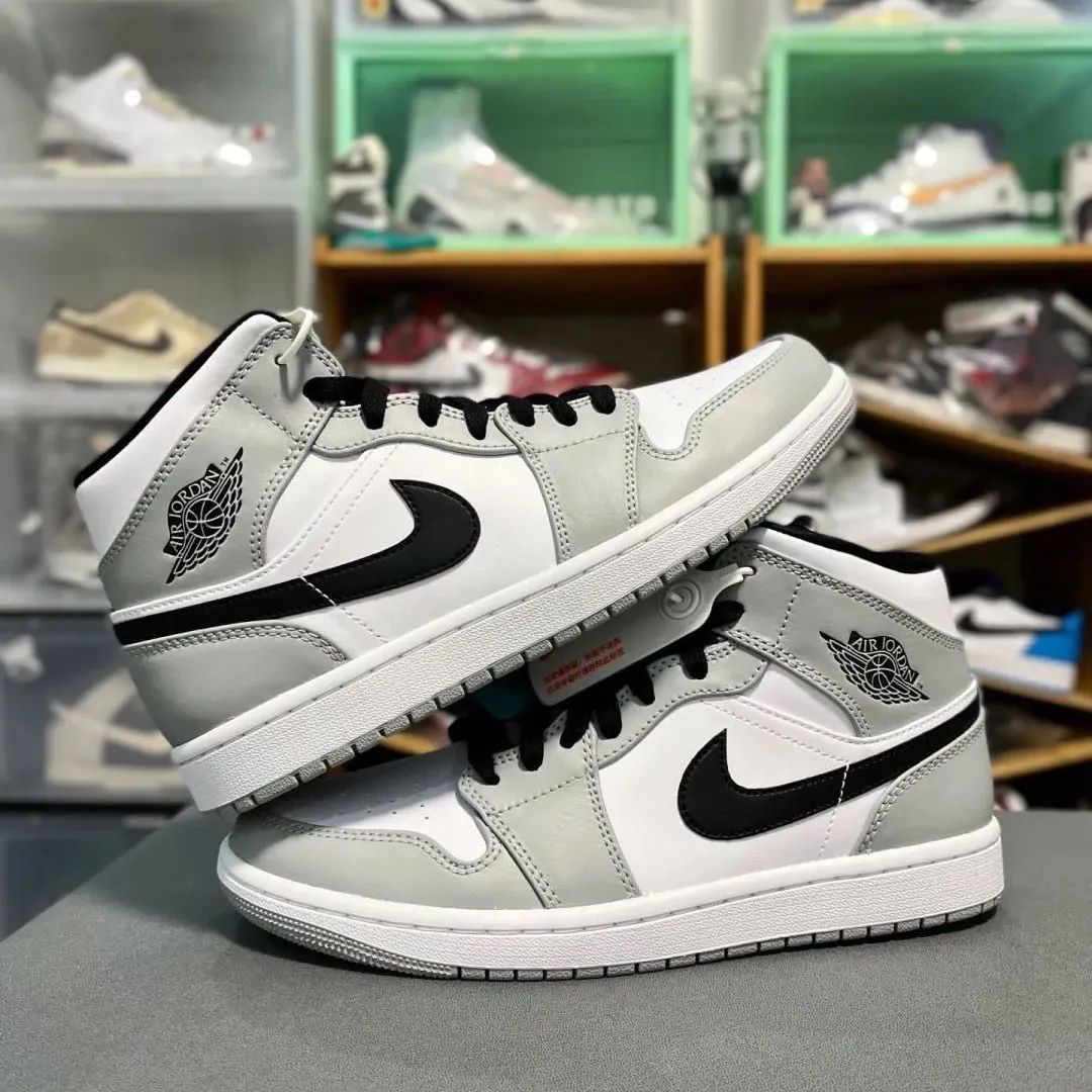 新品未使用 ナイキ スニーカーJordan Air Jordan 1 Mid 'Light Smoke Grey' メンズ レディース 男女兼用  スモークグレー ホワイト スニーカー - メルカリ