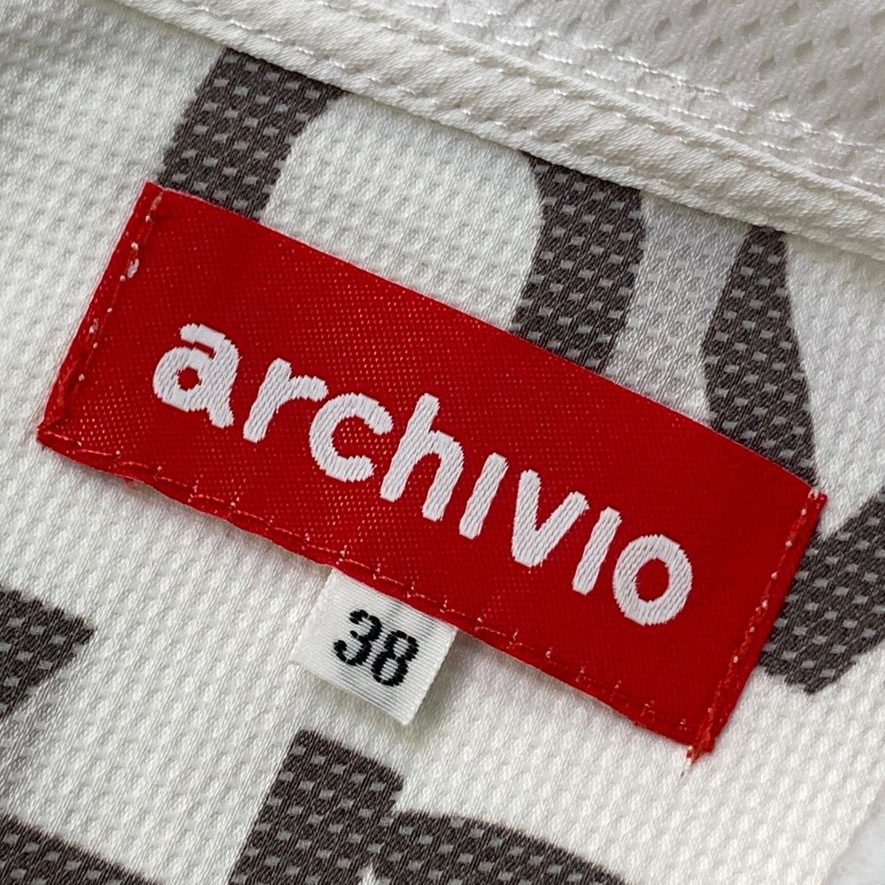 サイズ：38 ARCHIVIO アルチビオ ;2022年 襟付 ノースリーブシャツ ロゴ総柄 ホワイト系 [240101483626] ゴルフウェア レディース ストスト サイズ：38 ARCHIVIO アルチビオ ;2022年 襟付 ノースリーブ