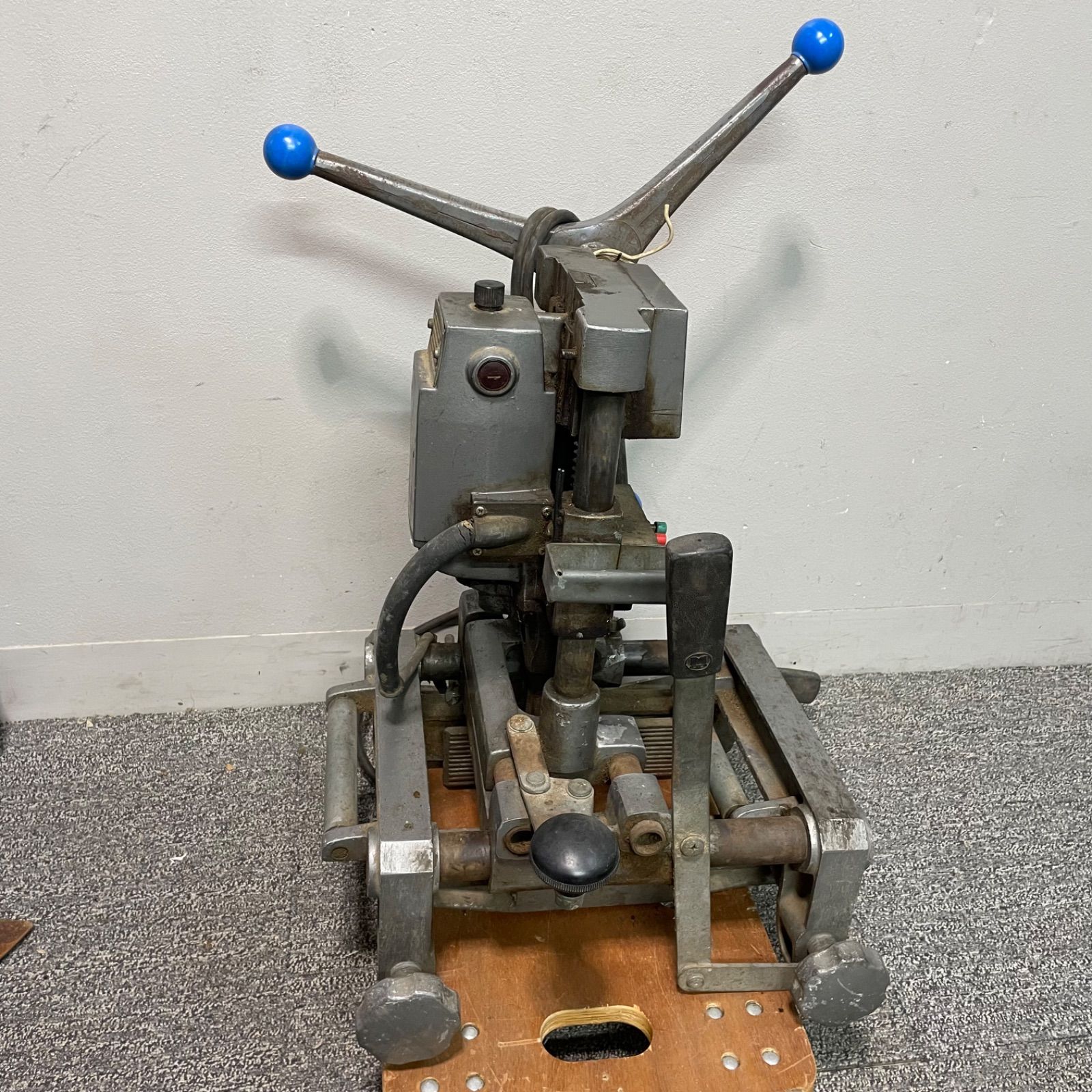 ♭ makita マキタ 手動カクノミ モデル : 7300 穴あけ機 - メルカリ