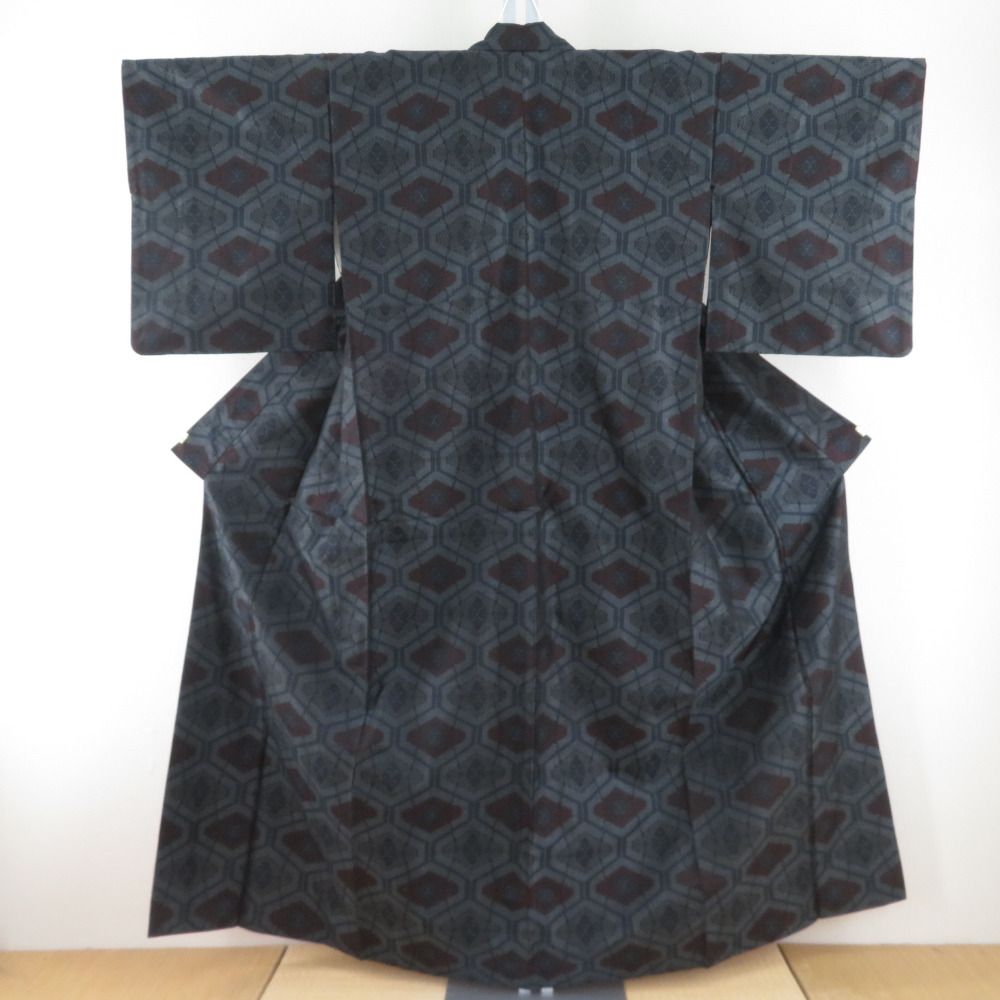 紬 着物 大島紬 黒色x灰色x朱色x紺色 幾何学模様 バチ衿 正絹