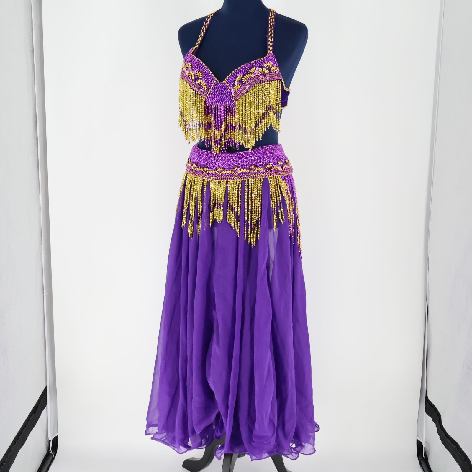 『送料無料』【ベリーダンス用 オリエンタル衣装】パープル×ゴールド ビーズが豪華 紫 フリル レース ゴージャス チョーカー スカーフ付き 煌びやか 鮮やか ブラトップ スカート スリット