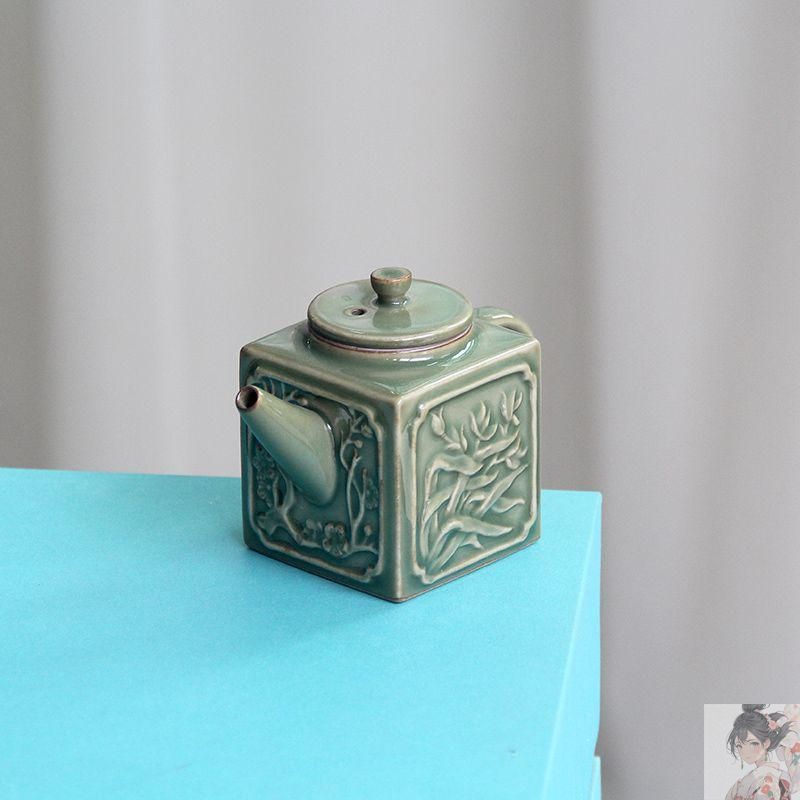 青磁の壺  お茶の缶  茶道具  香道具   装飾品   工芸品 美術品 置物 青磁の壺 お茶の缶 茶道具 香道具 装飾品 工芸品 美術品 置物