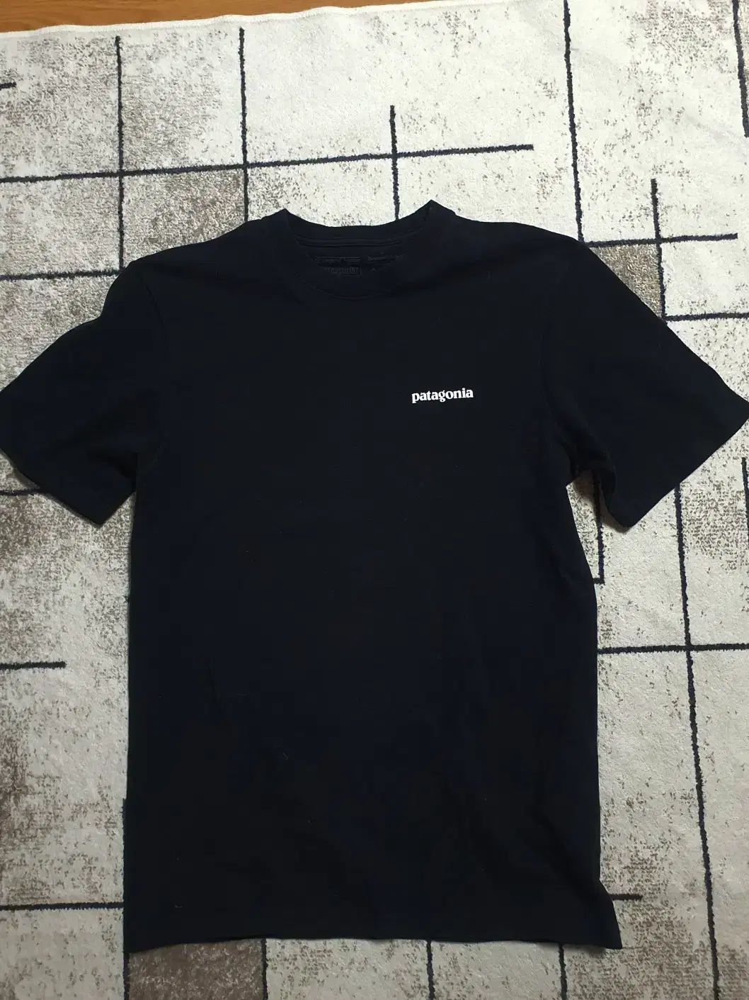 【雷市場（ポンジャン）商品韓国直送】 patagonia(パタゴニア) 黒 半袖 ロゴ サイズ XS