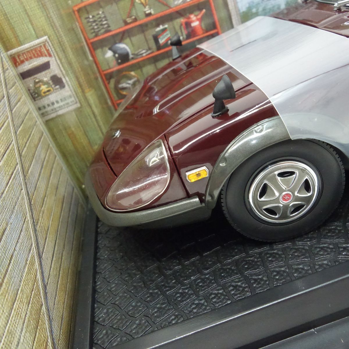 京商 1/18 ニッサン フェアレディー 240Z-G (マルーン) ミニカー